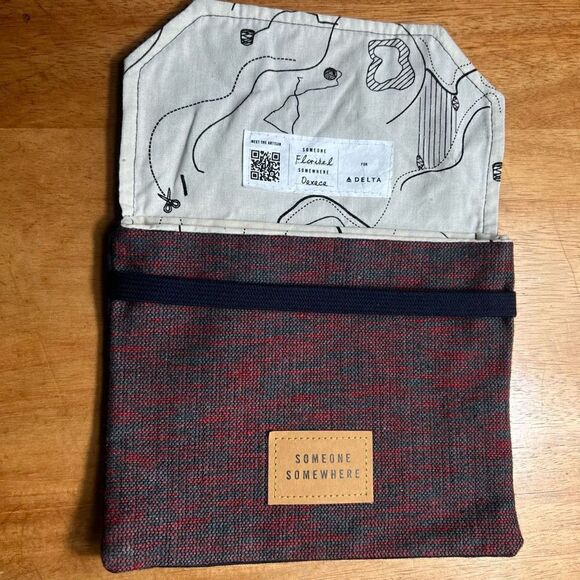 Delta One Someone Somewhere Toiletry Pouch Made By Artisan Communities in Mexico - Picture 6 of 7